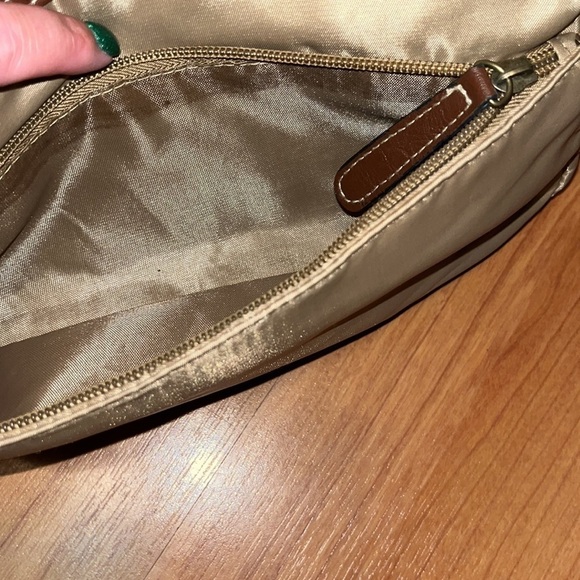 Harve Benard women’s gold quilted mini shoulder bag - Picture 7 of 8